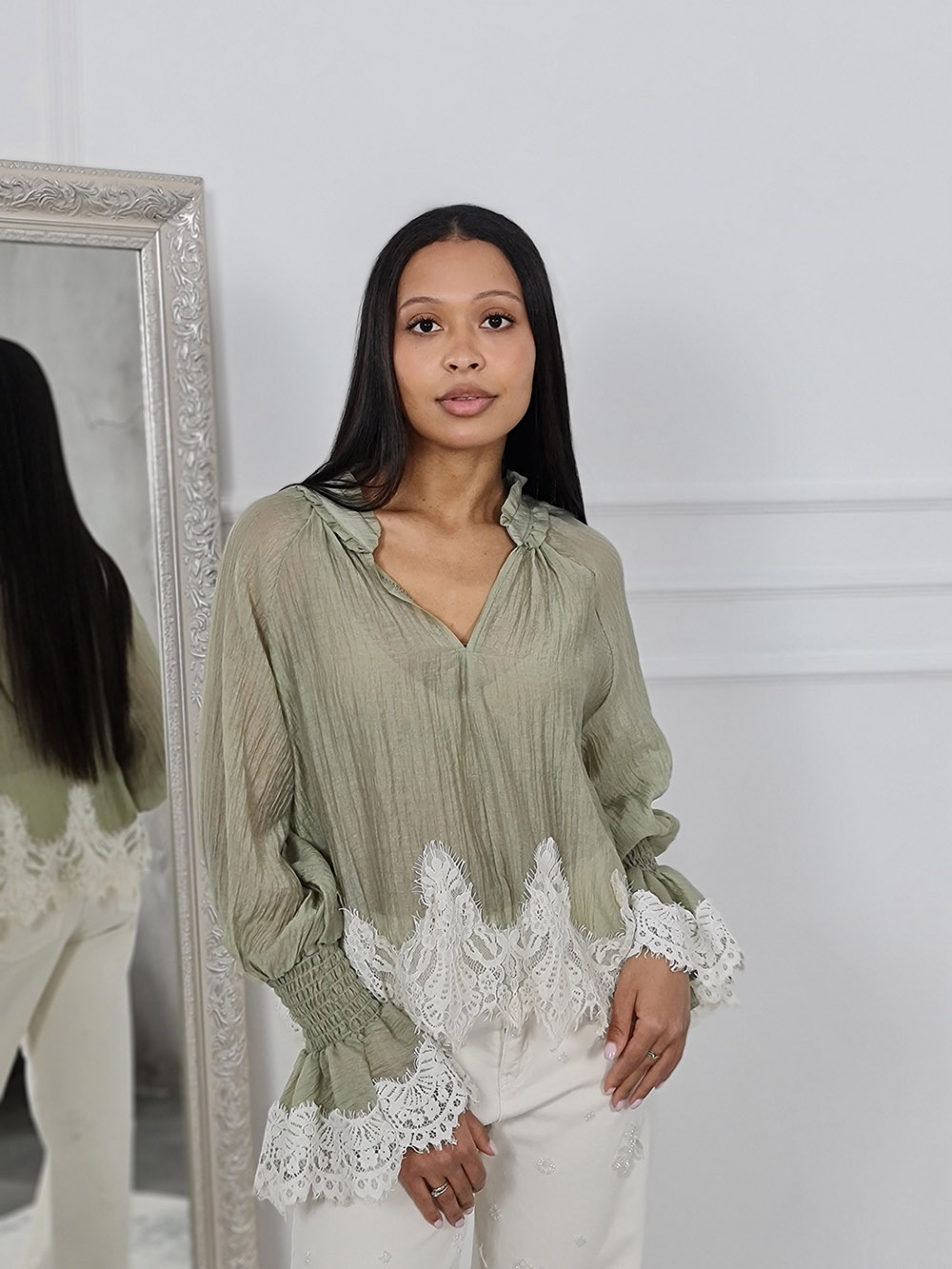 Блузка Mitica с кружевом по краям с манжетами оливка, фотография №1