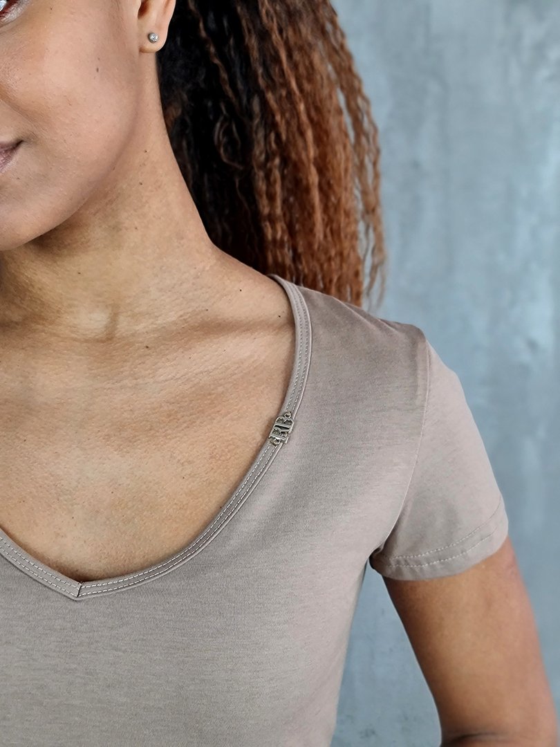 Футболка Roberta Biagi с V-образным вырезом песочная, фотография №5