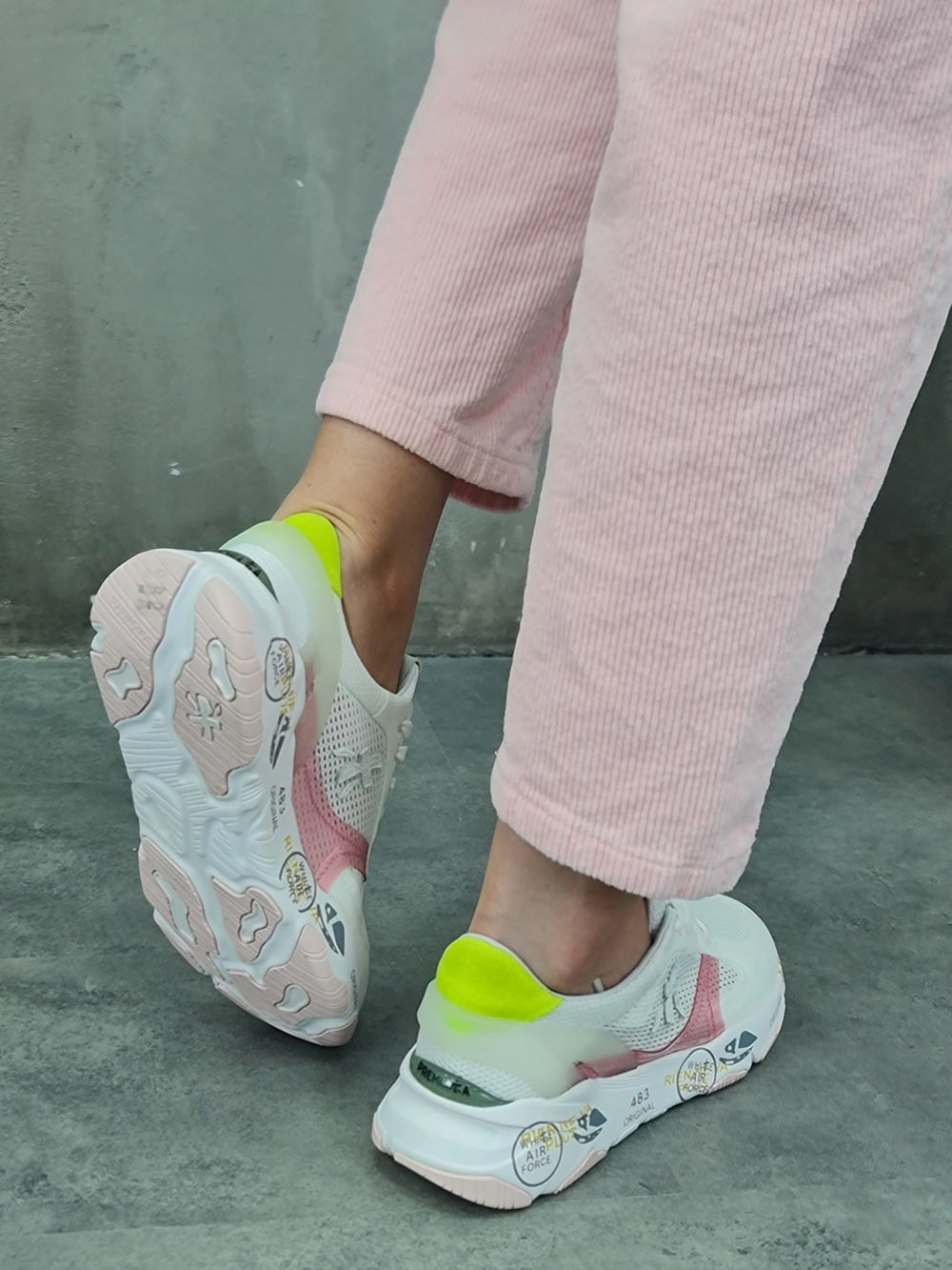 Кроссовки PREMIATA с розовыми вставками и желтым задником белые, фотография №4