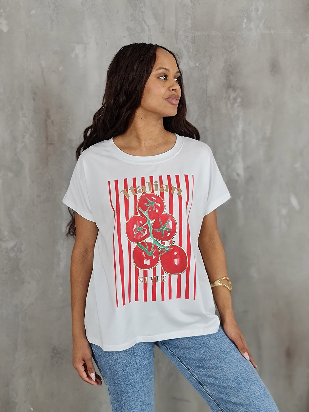 Футболка Mitica&Co. с принтом "Красные томаты на фоне красных полос" белая, фотография №1