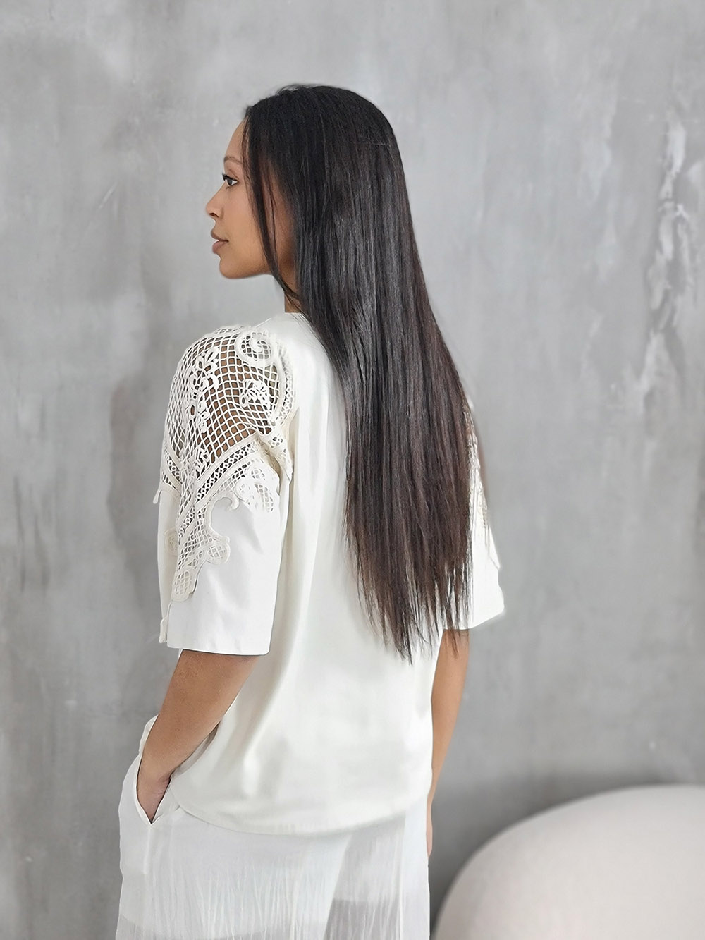 Футболка MIHO'S с вышивкой на плечах кремовая , фотография №3