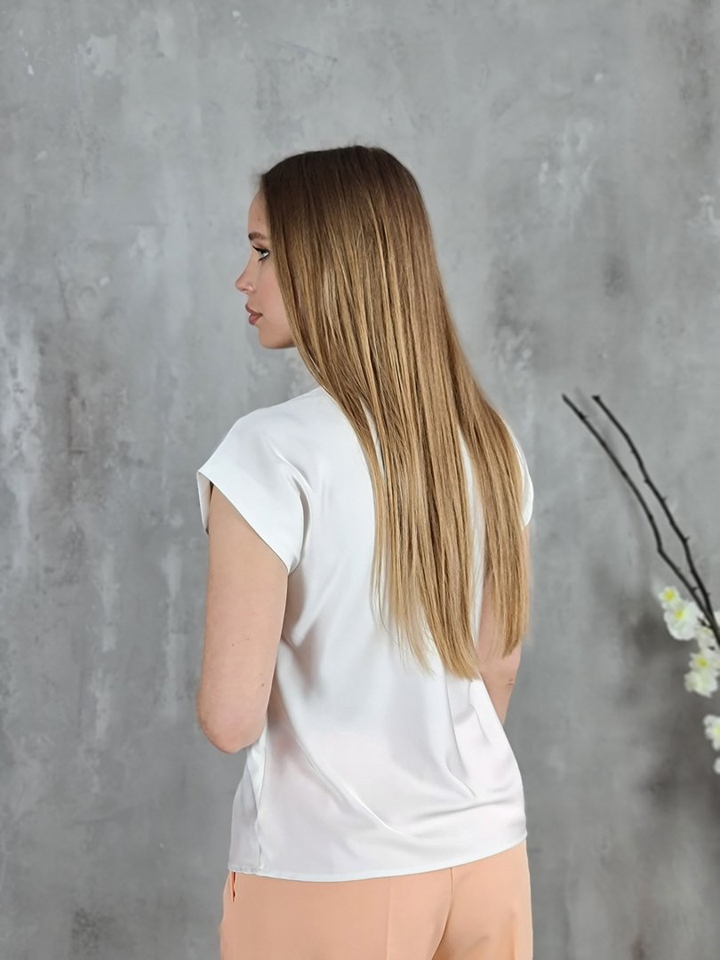 Блузка Imperial со сборкой на декольте атласная кремовая, фотография №2