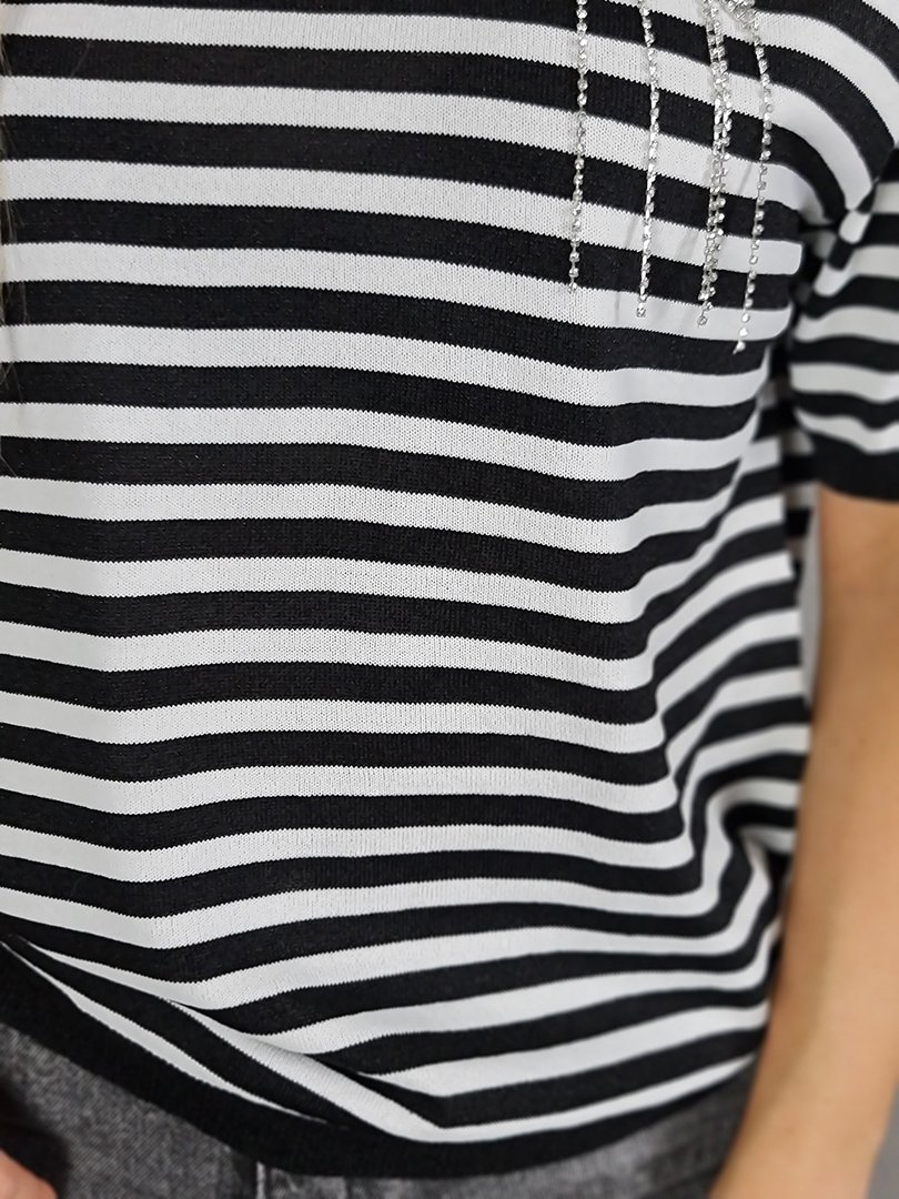 Джемпер Lara с черными полосками и звездой из страз белый, фотография №4