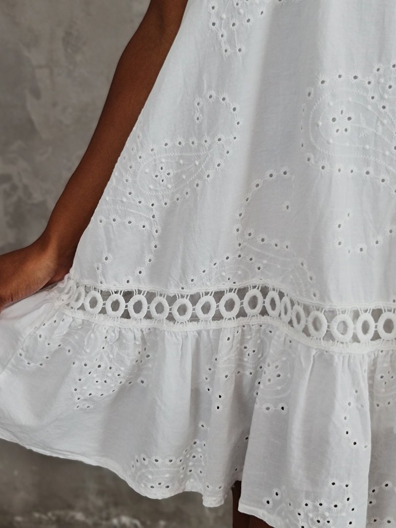 Платье LUMINA с перфорацией и бантом на спине белое, фотография №4