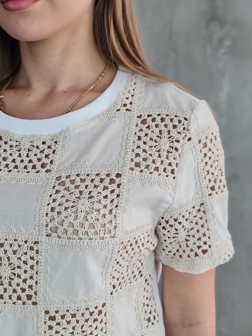 Футболка Please с вышитыми квадратиками бежевая, фотография №5