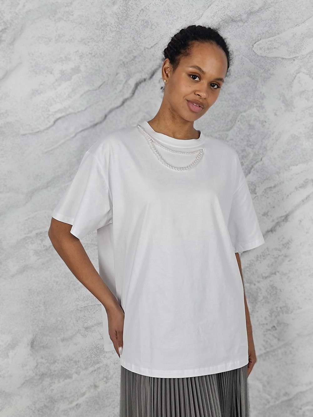 Футболка  KOTHE с жемчужным декором белая, фотография №1