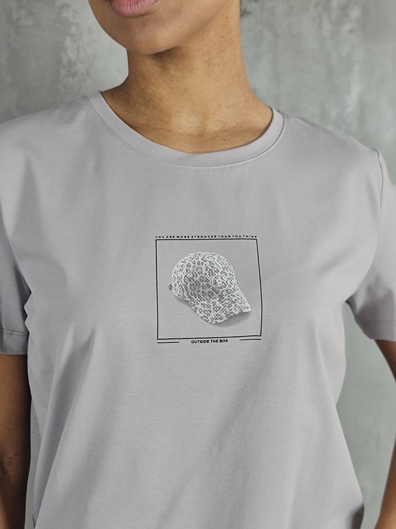 Футболка li.fe style с принтом кепки пудровая, фотография №2