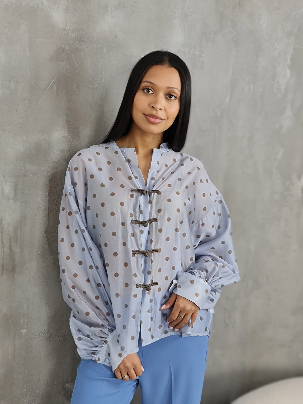Блузка MIHO'S в горошек голубая, фотография №1