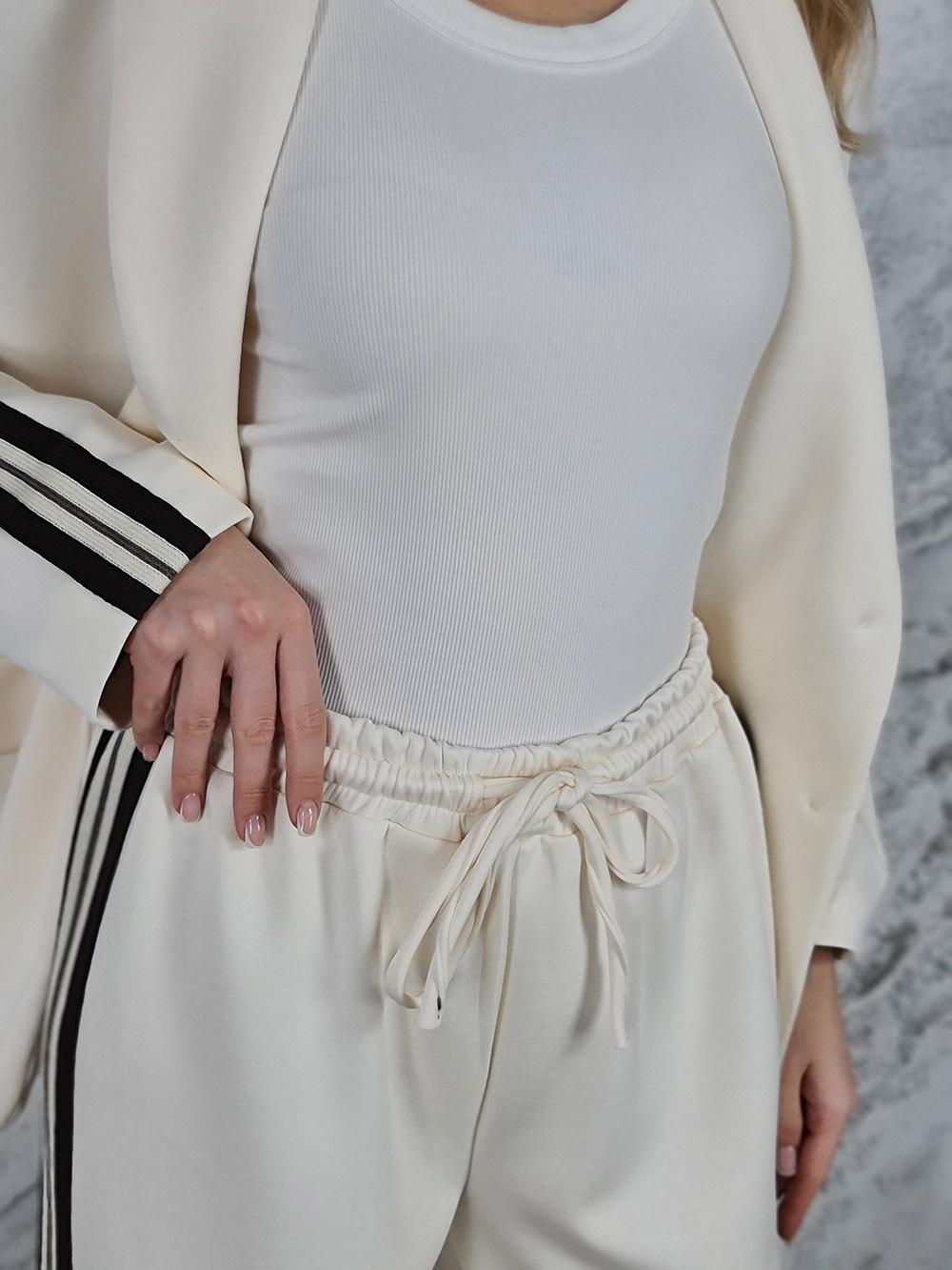 Костюм трикотажный Barbara Alvisi пиджак и брюки молочный, фотография №5