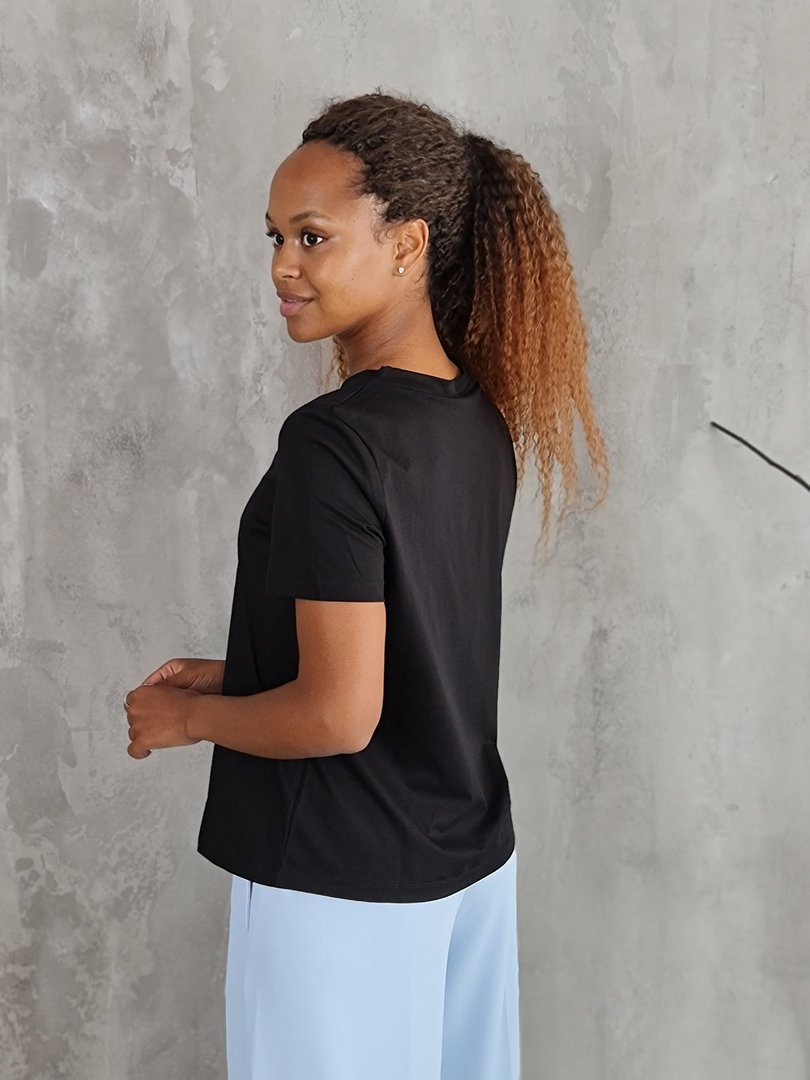 Футболка Vicolo с узким воротом свободного кроя черная, фотография №3