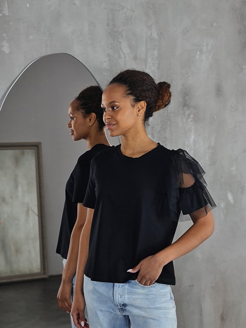 Футболка Please с воланами на одном рукаве черная, фотография №2