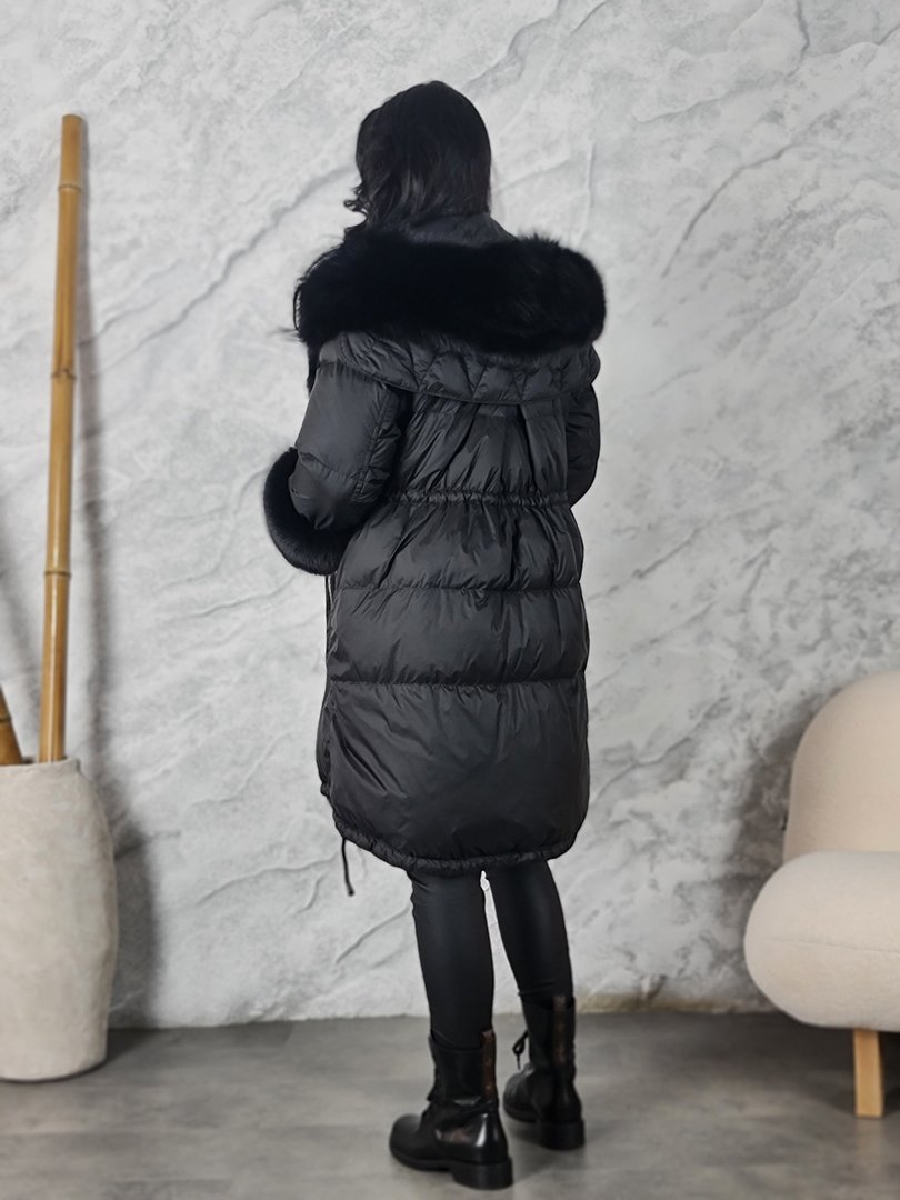 Пуховик My Little Italy с меховыми рукавами и капюшоном черный, фотография №4