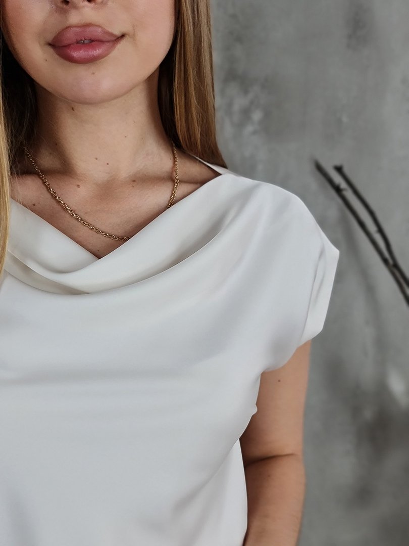 Блузка Imperial со сборкой на декольте атласная кремовая, фотография №3