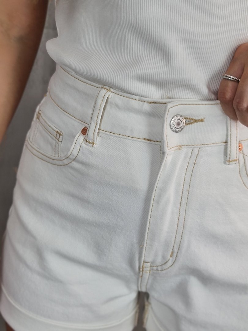 Шорты MissBonBon с контрастной строчкой белые, фотография №4