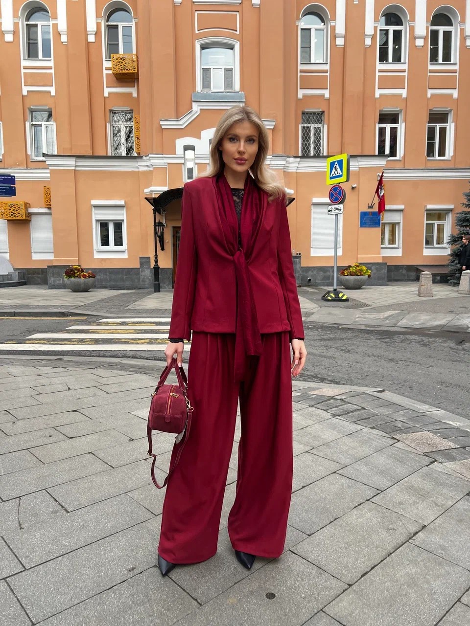 Костюм MIHO'S пиджак на завязках и брюки винный, фотография №1