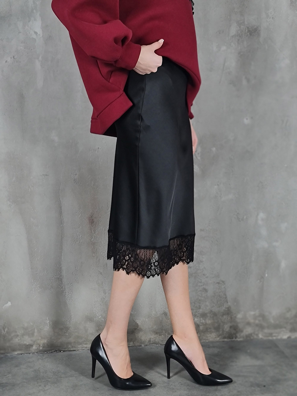 Imperial атласная юбка с черным кружевом снизу черная, фотография №3