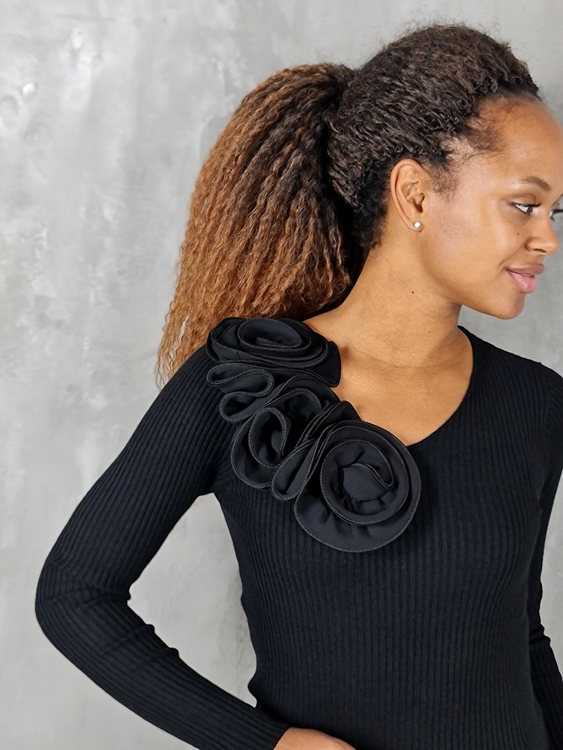 Джемпер Lara в рубчик  декор c большими цветами черный, фотография №4