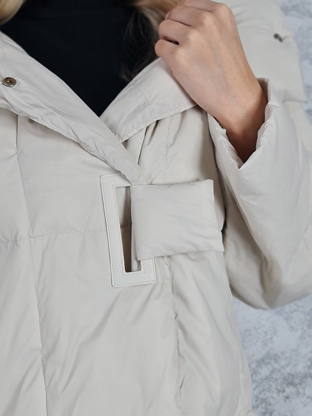 Куртка DEGREES воротник стойка декор на груди белая, фотография №5