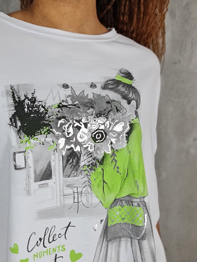 Футболка Naiif свободная с принтом девушки с букетом белая, фотография №4