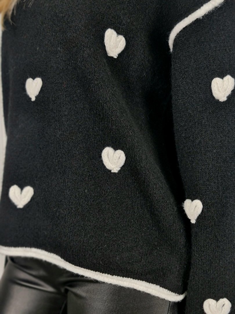 Джемпер AZARA с вышитыми сердечками черный, фотография №4