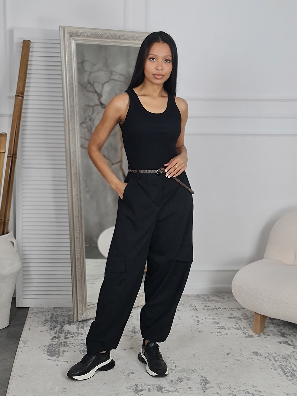 Брюки карго объемные с карманами по бокам черные , фотография №2