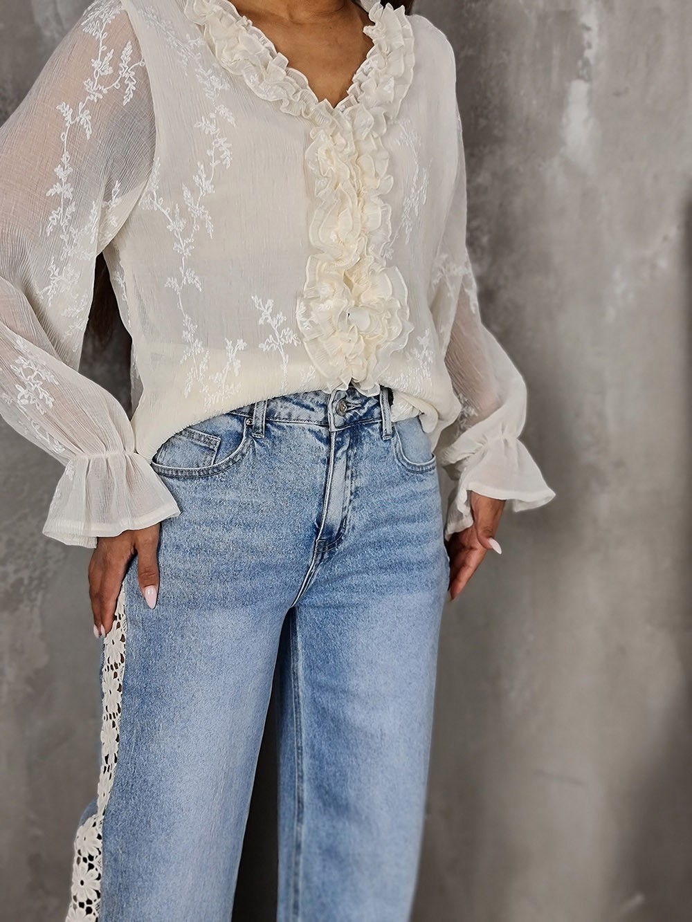 Джинсы Shaken по бокам вставка белые цветы голубые, фотография №3