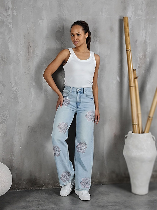 Джинсы Miss Bonbon с розами из страз голубые 