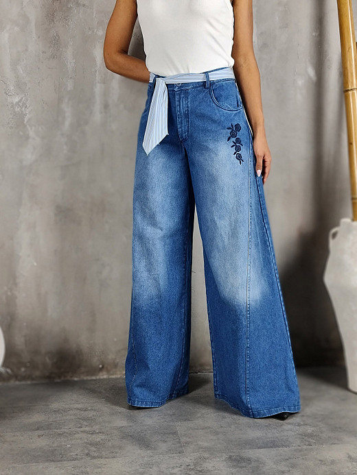 Джинсы MIHO'S с вышивкой и  голубым поясом синие