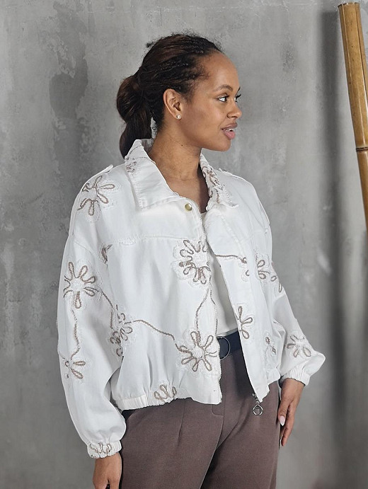 Бомбер LIVAN'S с вышивкой "цветы" молочный 