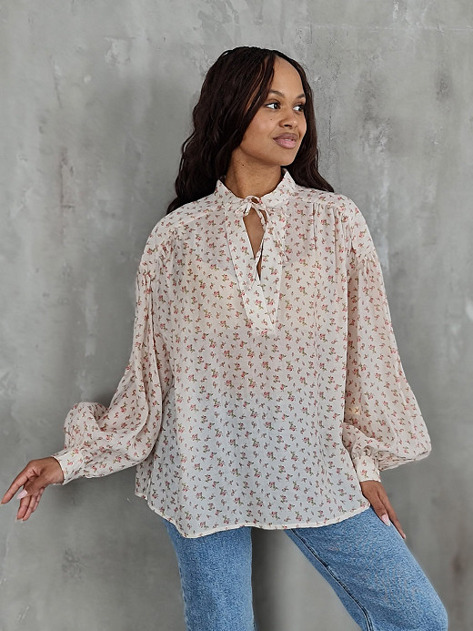 Блузка  Philia loft с воротником стойкой цветочный принт кремовая 