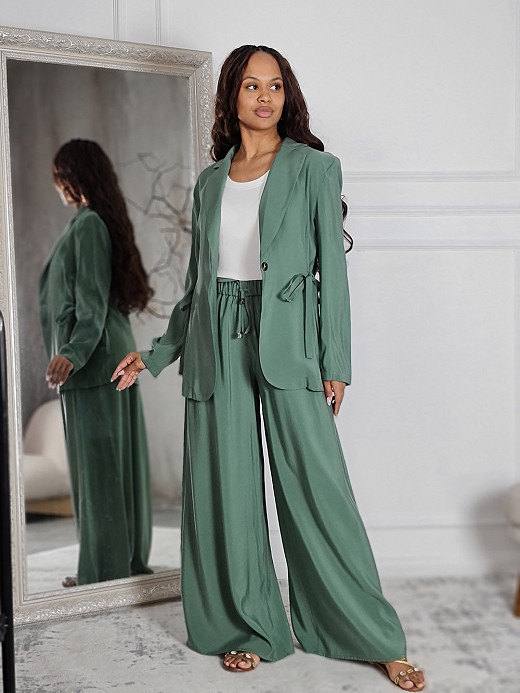 Костюм CLOTHÉ тонкий брюки и пиджак сбоку на завязках зеленый