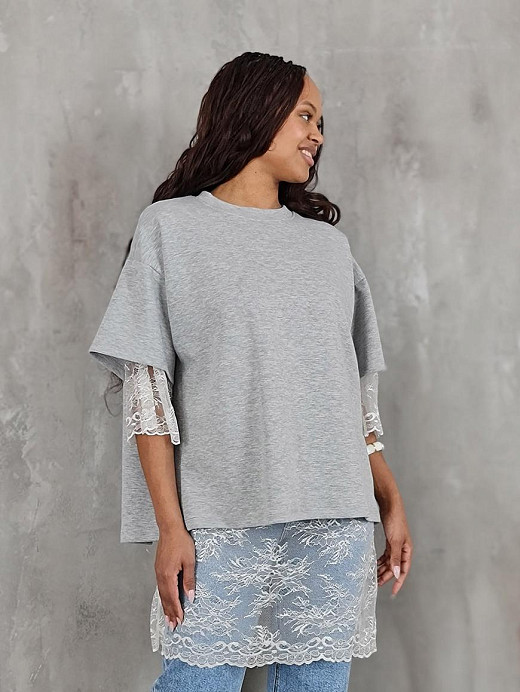 Футболка MIHO'S удлиненная с молочным кружевным подкладом серая