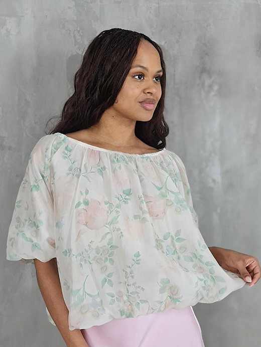 Топ MIHO'S воздушный с открытыми плеами с принтом цветы молочный