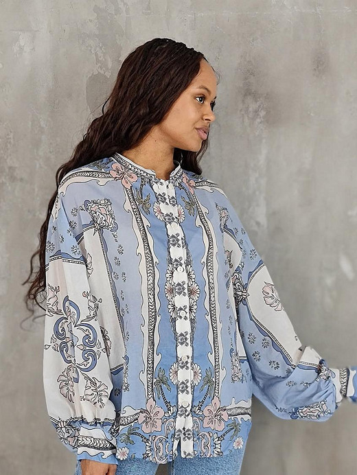 Рубашка MIHO'S снизу завязана с принтом голубая