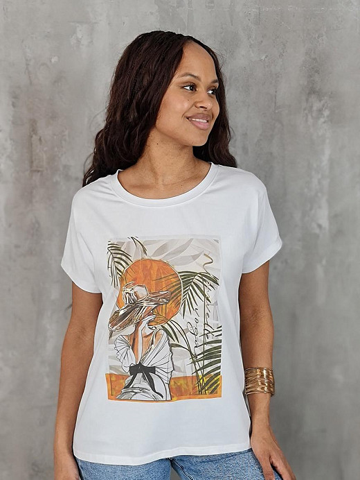 Футболка Mitica&Co.  с принтом "Девушка в белом платье на фоне оранжевого круга + пальмы" белая