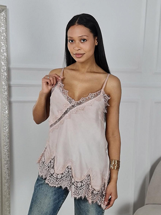Топ WI&CO с кружевом наискосок пудровый