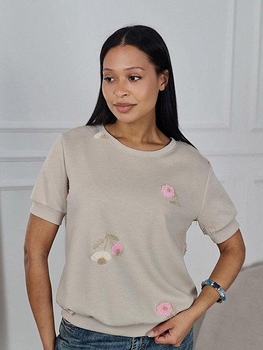 Футболка LIVAN'S с вышивой цветочки бежевая 