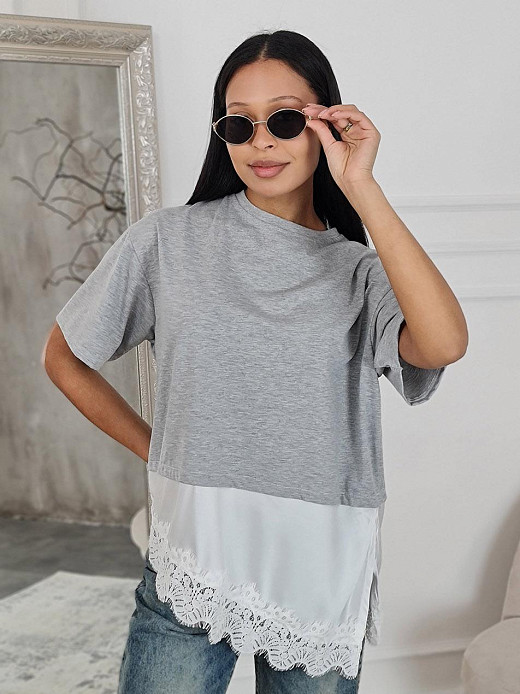 Футболка  Mitica&Co. с кружевом внизу серая