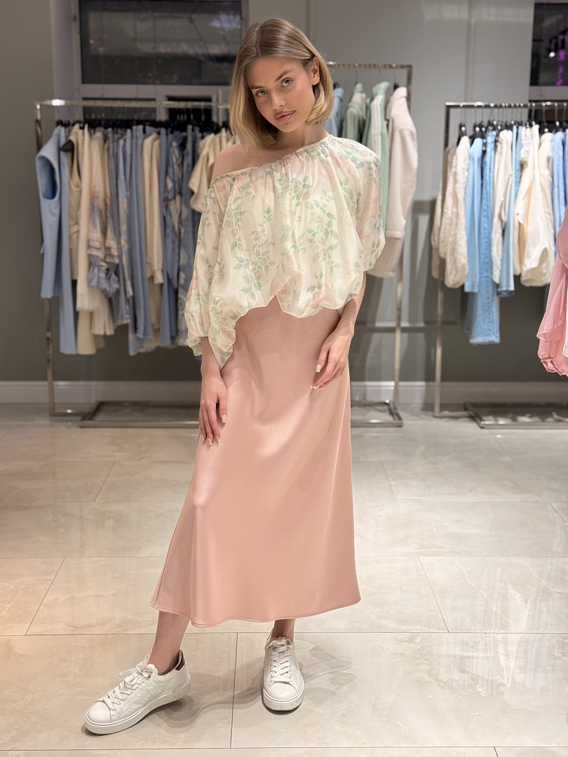 Топ MIHO'S воздушный с открытыми плеами с принтом цветы молочный, фотография №4