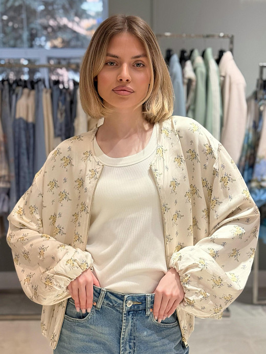 Бомбер MIHO'S с принтом маленькие желтые цветы молочный