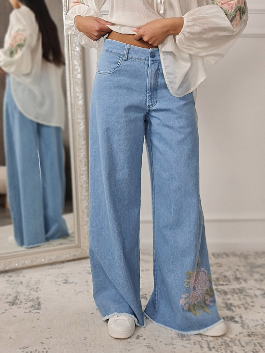 Джинсы MIHOs  голубые с вышивкой роза 