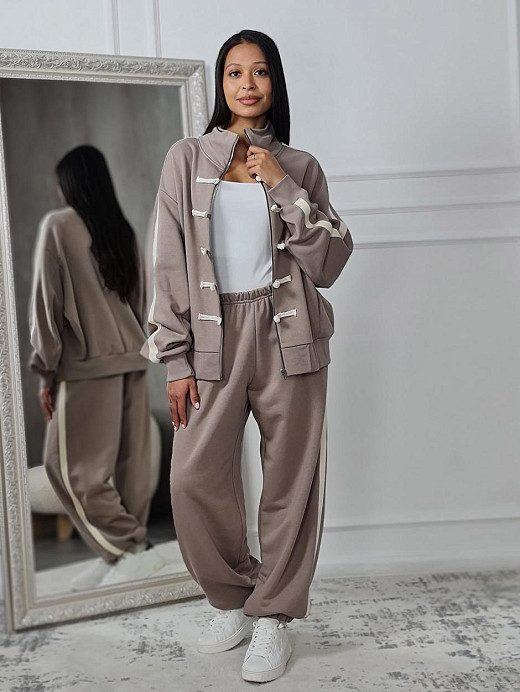 Костюм Imperial спорт кофта с декором и брюки тауп