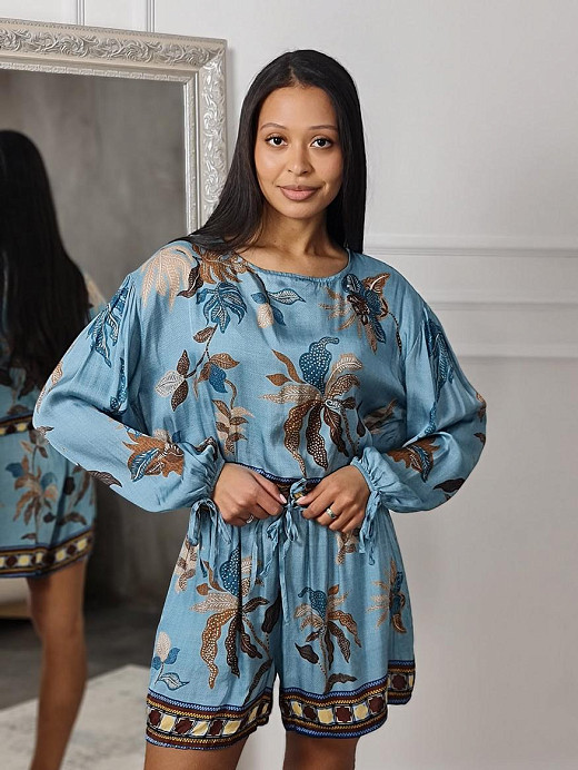 Костюм атласный MIHOs рубашка с шортам голубой