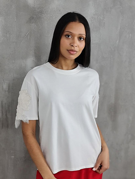 Футболка Mitica&co с цветком и бисером на рукавах белая