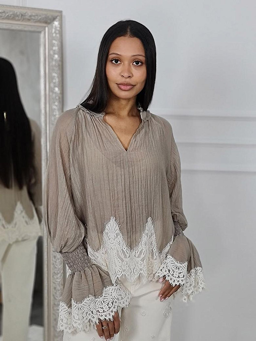 Блузка Mitica с кружевом по краям с манжетами тауп 