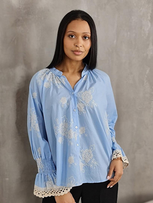 Рубашка MIHO'S с вышивкой и манжетами голубая