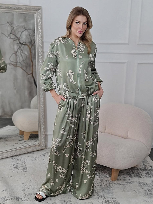 Костюм CLOTHÉ с цветочным принтом бомбер и брюки оливковый