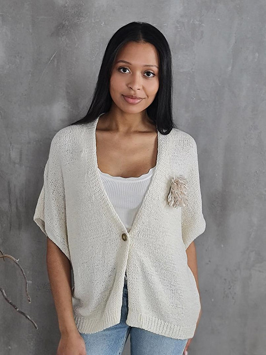 Жилет Motel с цветком на пуговицах кремовый