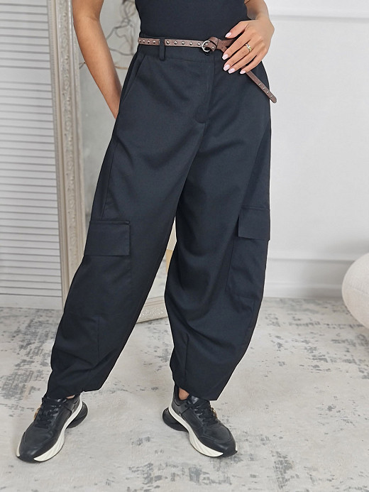 Брюки карго объемные с карманами по бокам черные 