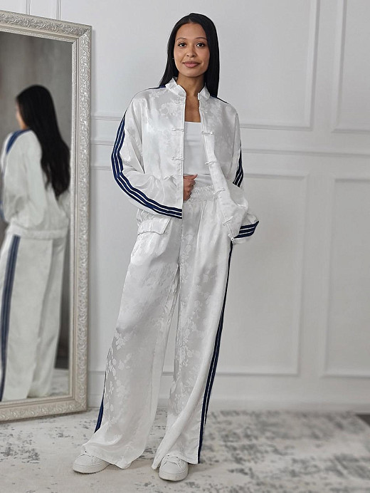 Костюм Mitica атласный с лампасами в азиатском стиле белый